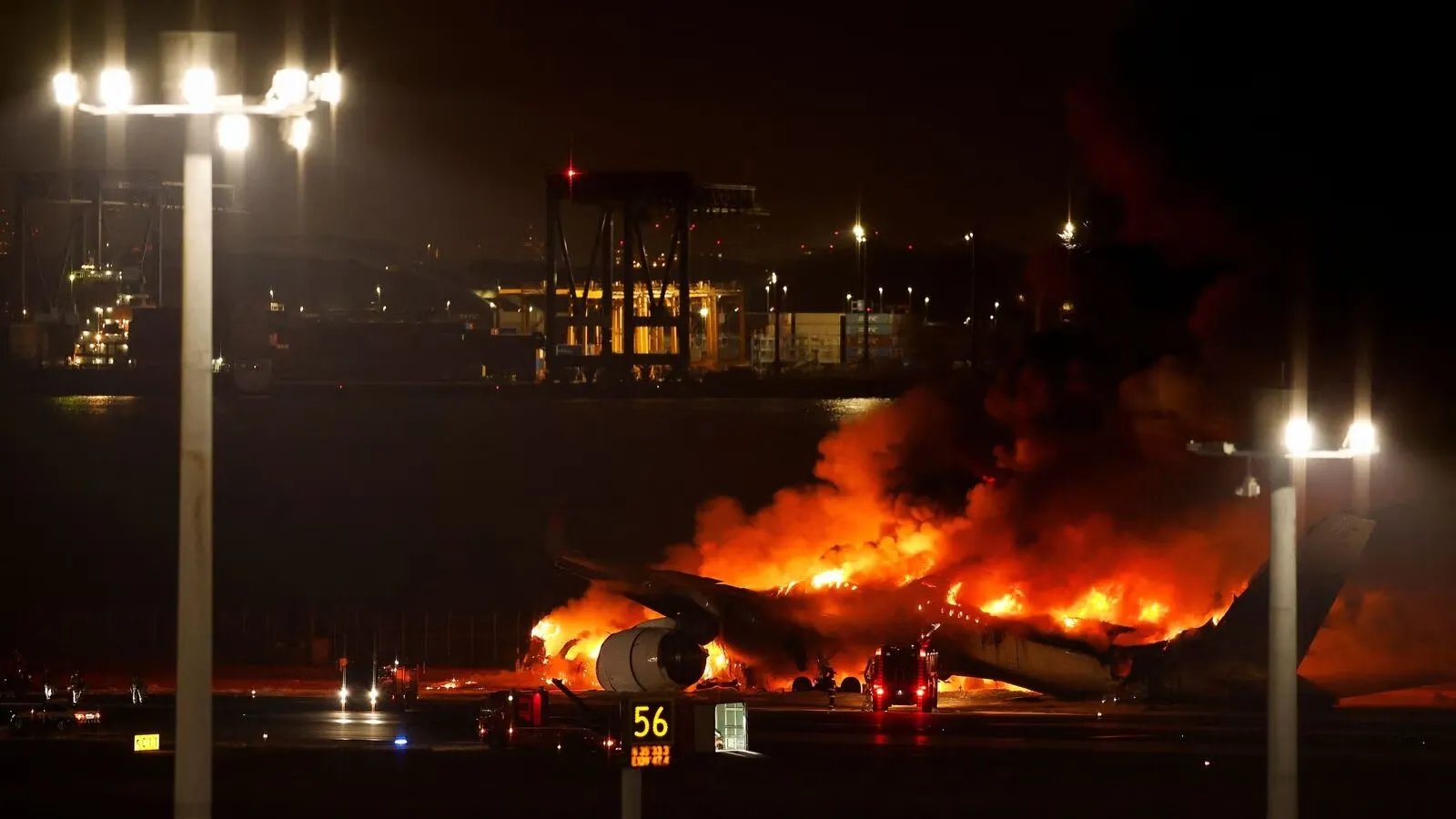 Japan_Airlines_catches_fire